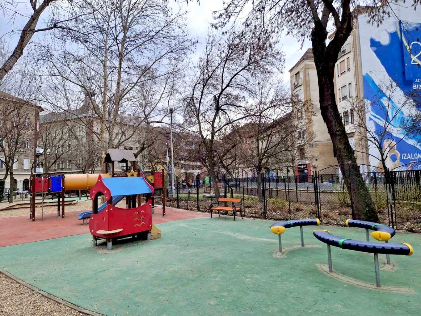 Elizabeth In The Heart Of * Budapešť